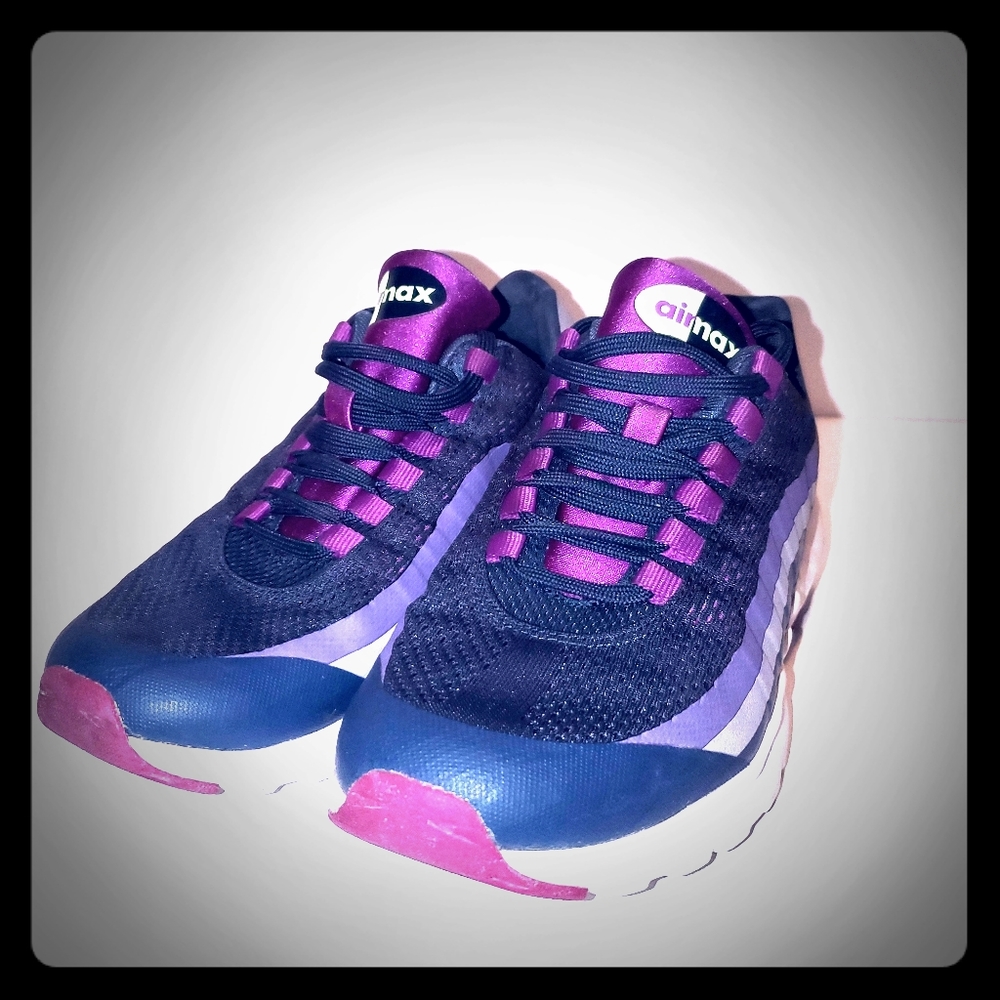 Womens size 7.5 nike airmax 95 ultra ( trainers)